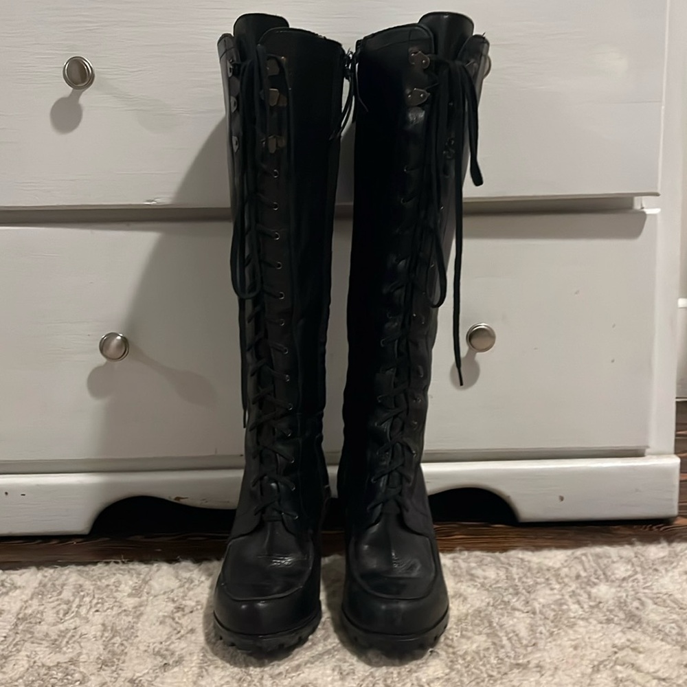 Lace up black Lauren boots. Size 9. Barely worn. Inside zipper. 3 inch heel.